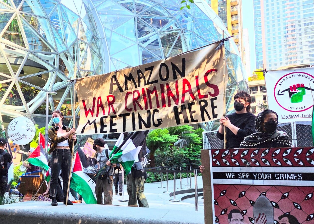 Dunia Bertemu di Amazon Spheres Saat Protes Kontrak Israel