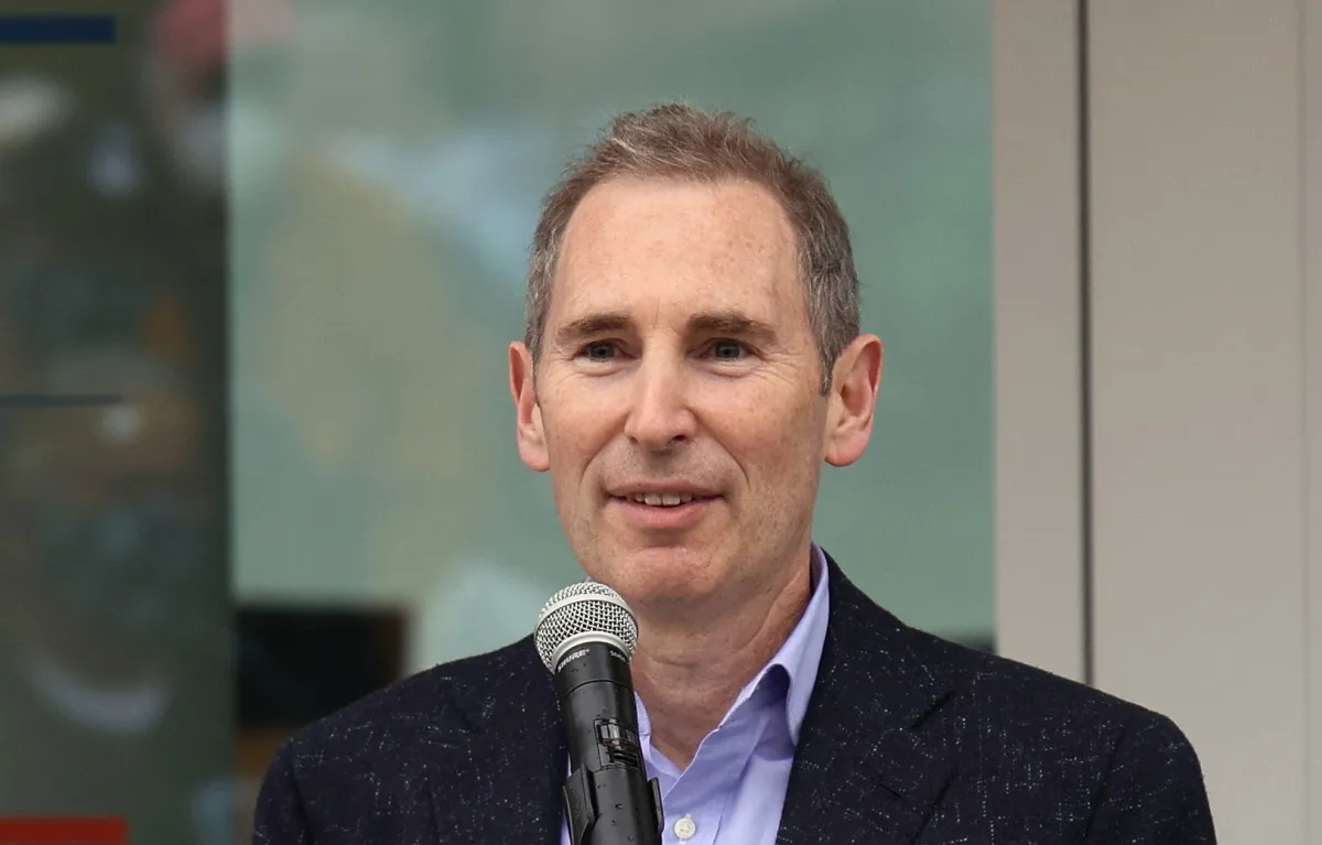 CEO Amazon Dilaporkan Ungkapkan Kekhawatiran Tentang Model Anthropic